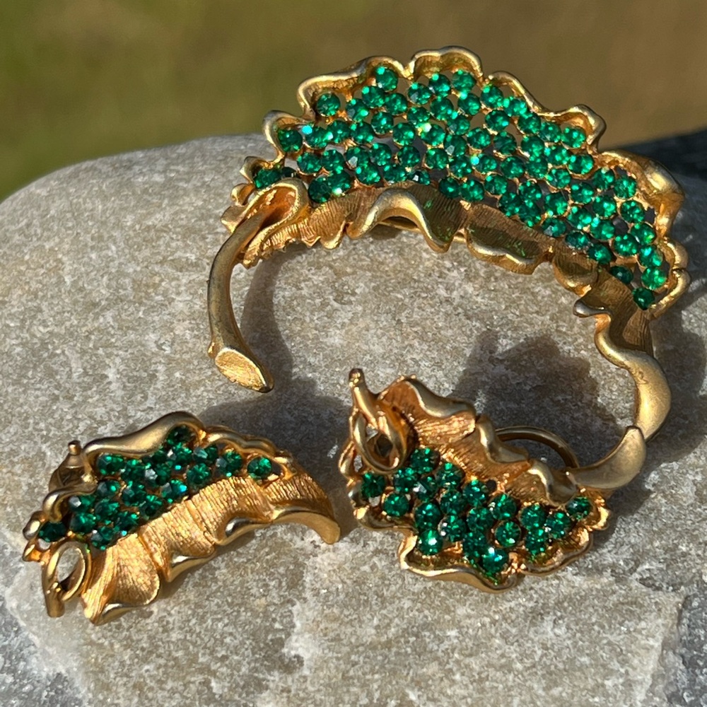 💚 Vintage Signed BSK Leaf Brooch & Clip On Green Gold Tone Earrings Set